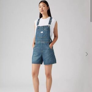 Levi’s Utility Short Overalls!